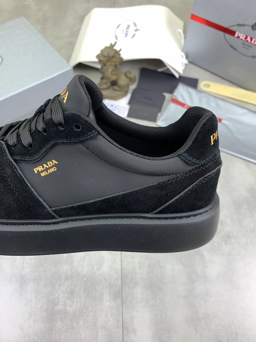 Men's men's shoes P560 💰【New style】Top quality, new popular models on the official website, which will never go out of style for a century, 🆘 The trendy brand (Prada) mainly promotes popular models, avant-garde and versatile fashionable men's shoes, privately molded, with cowhide splicing and 1:1 oil edge treatment... fashionable and simple, original imported cowhide with python skin, cowhide leather lining for feet; the atmosphere and personality are more fashionable, eye-catching and pursuing class. It will subvert the old idea and be a must-have for fashionistas who want to spend time with you! Must keep it! High-end comfortable and low-cost, high-end quality workmanship. Size: 38-45 4️⃣ colors available. full package